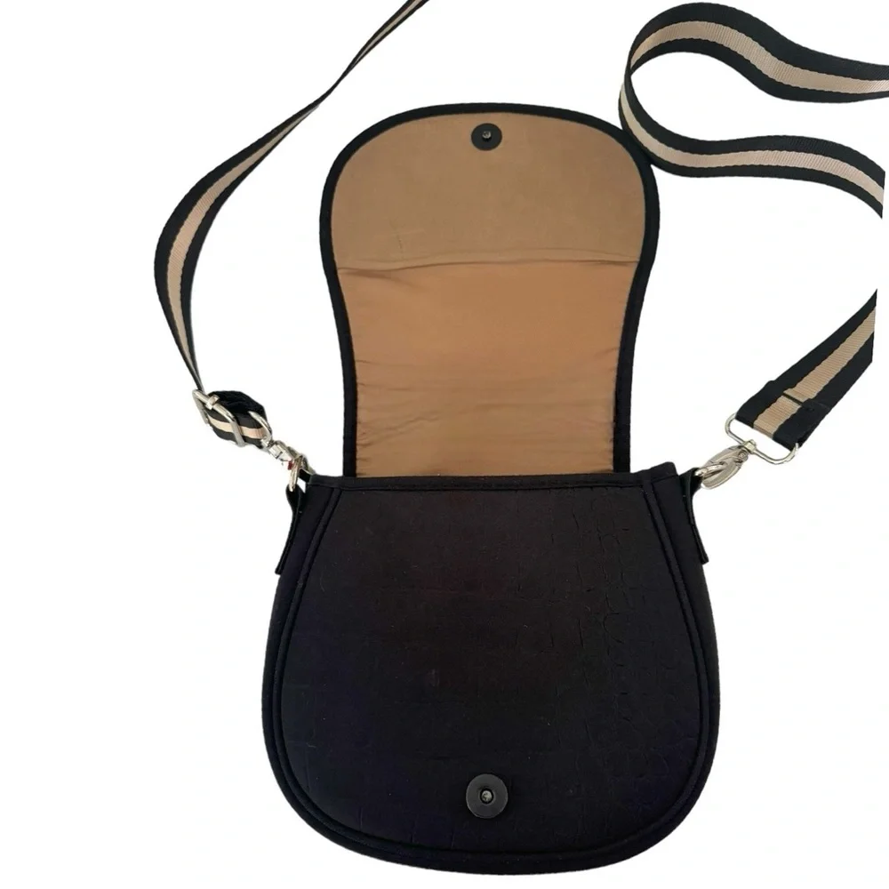 Prenelove black embossed